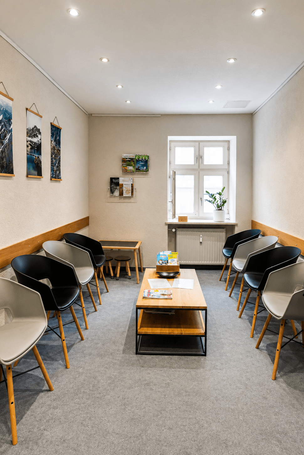Modernes Wartezimmer der Zahnarztpraxis Grasgasse in Landshut